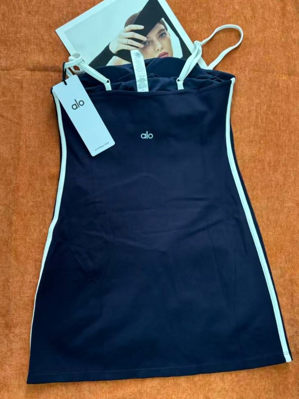 💎 ALO Yoga Rich Girl Style Athletic Dress Classic Sophisticated Navy Ivory - Picture 4 of 4